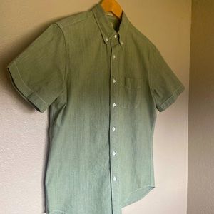J. Crew Short Sleeve Shirt. Green. Medium, classic fit.